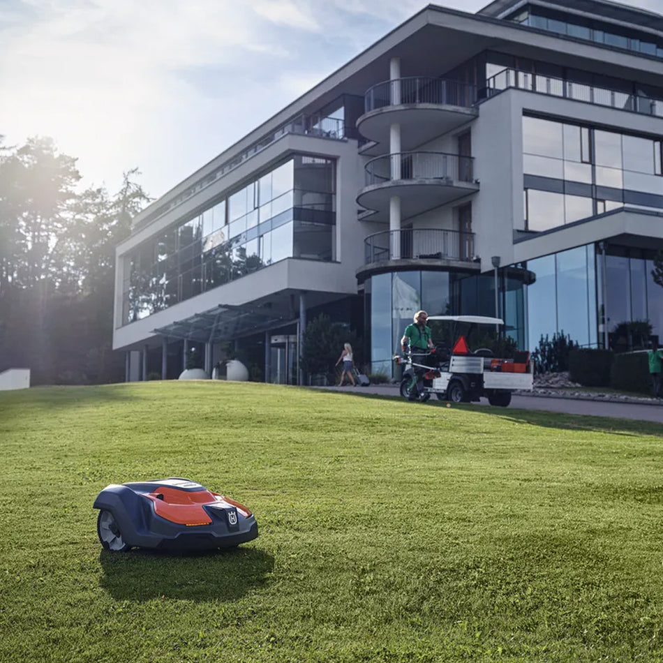 HUSQVARNA AUTOMOWER® 550 EPOS - Robotic mower with virtual boundaries for green areas up to 10000 m²