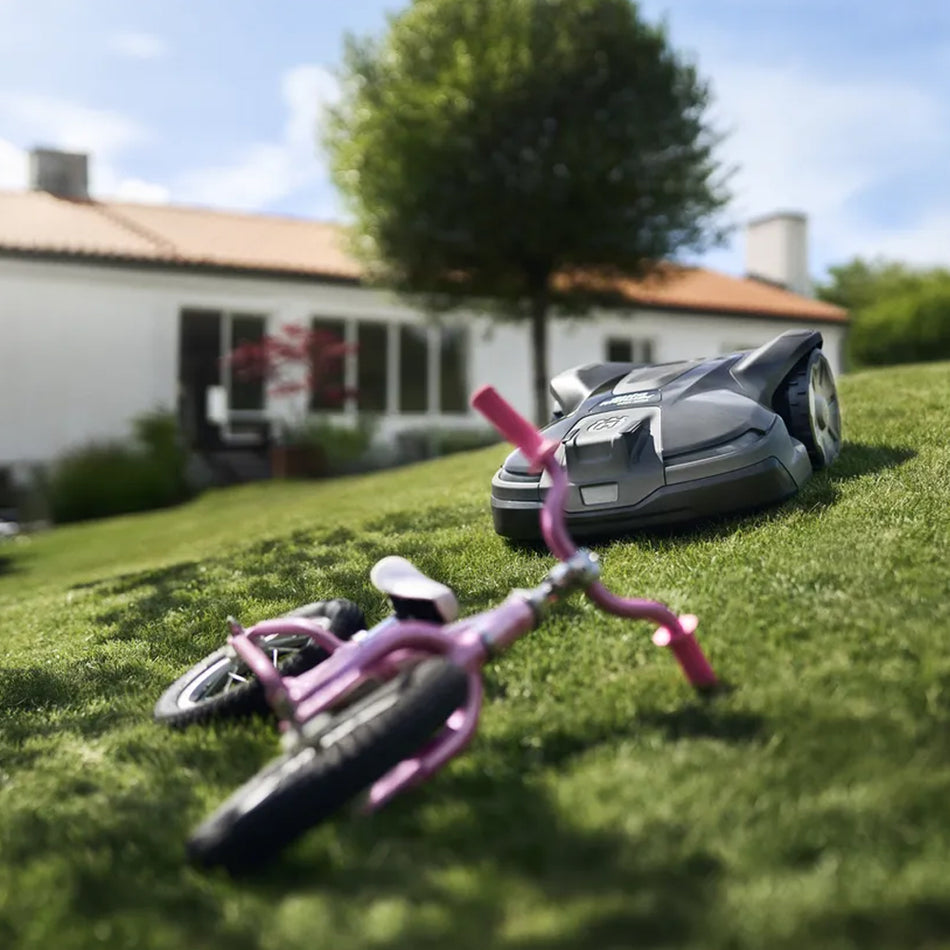 Husqvarna Automower® 430X NERA - Robotic lawn mower with object avoidance for lawns up to 3200 m²