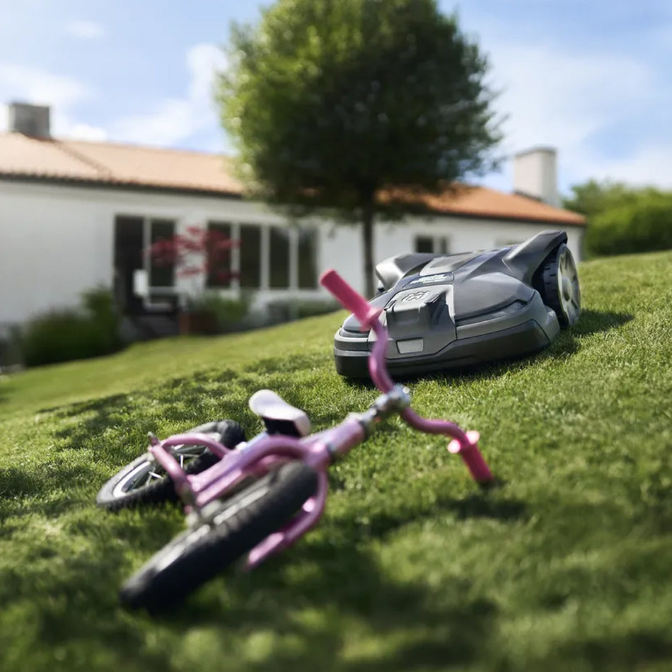 Husqvarna Automower® 450X NERA - Robotic lawn mower with object avoidance for lawns up to 5000 m²