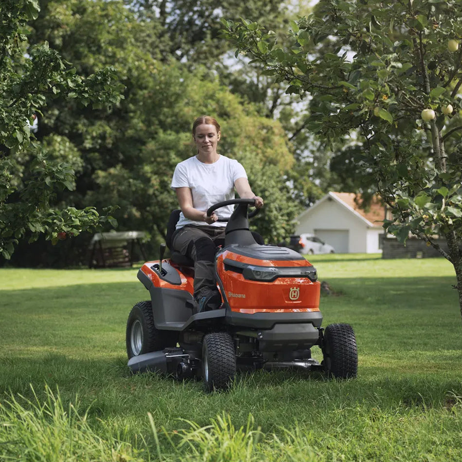 TS 100i Battery Garden Tractor - Dynamic mowing, 100% battery powered, Ergonomic controls